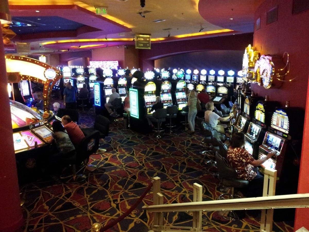 An atmospheric look into the interior of the Oxelvarin casino lounge
