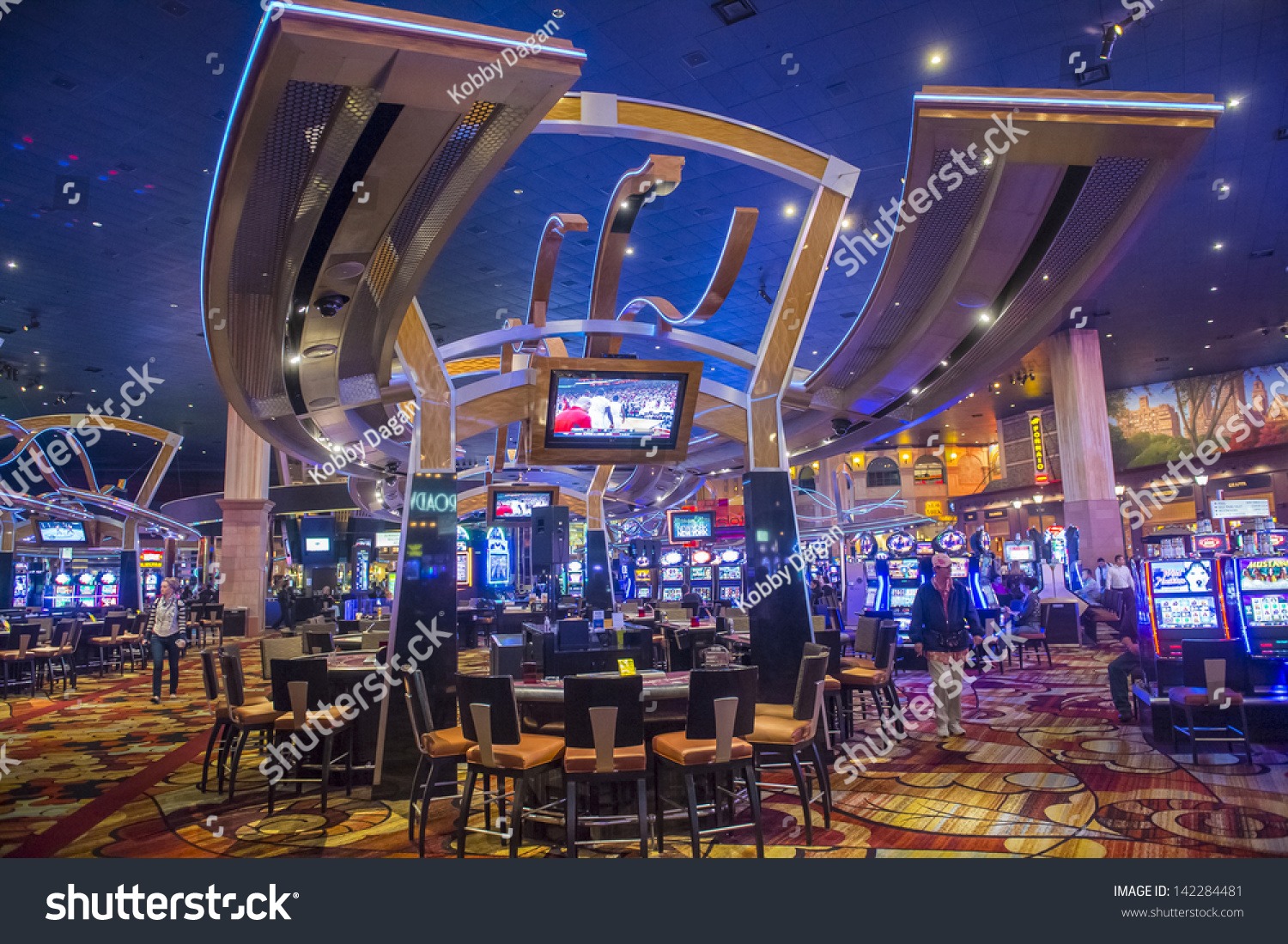 Oxelvarin restaurant, casino lobby and main entrance